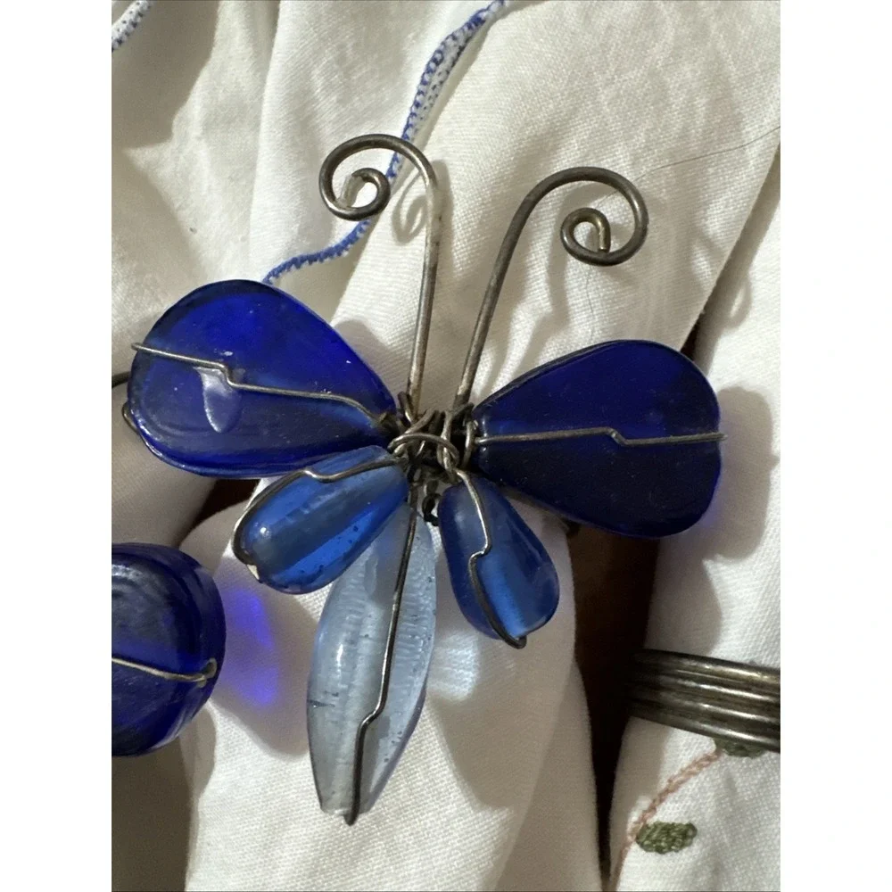 Vintage Cloth Napkins And Butterfly Napkin Holders Blue Glass Wire